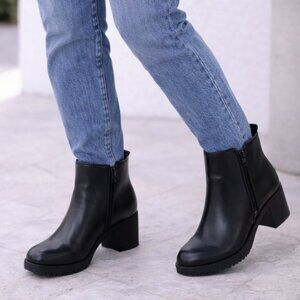 MODA CHICS Black Ankle Boots Block Heel Side Zip Size 8.5